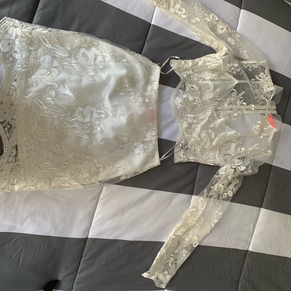 Crop top skirt set. - Picture 7 of 7